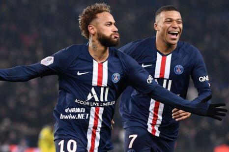  巴黎圣日耳曼客场逆转里昂保留争冠希望  